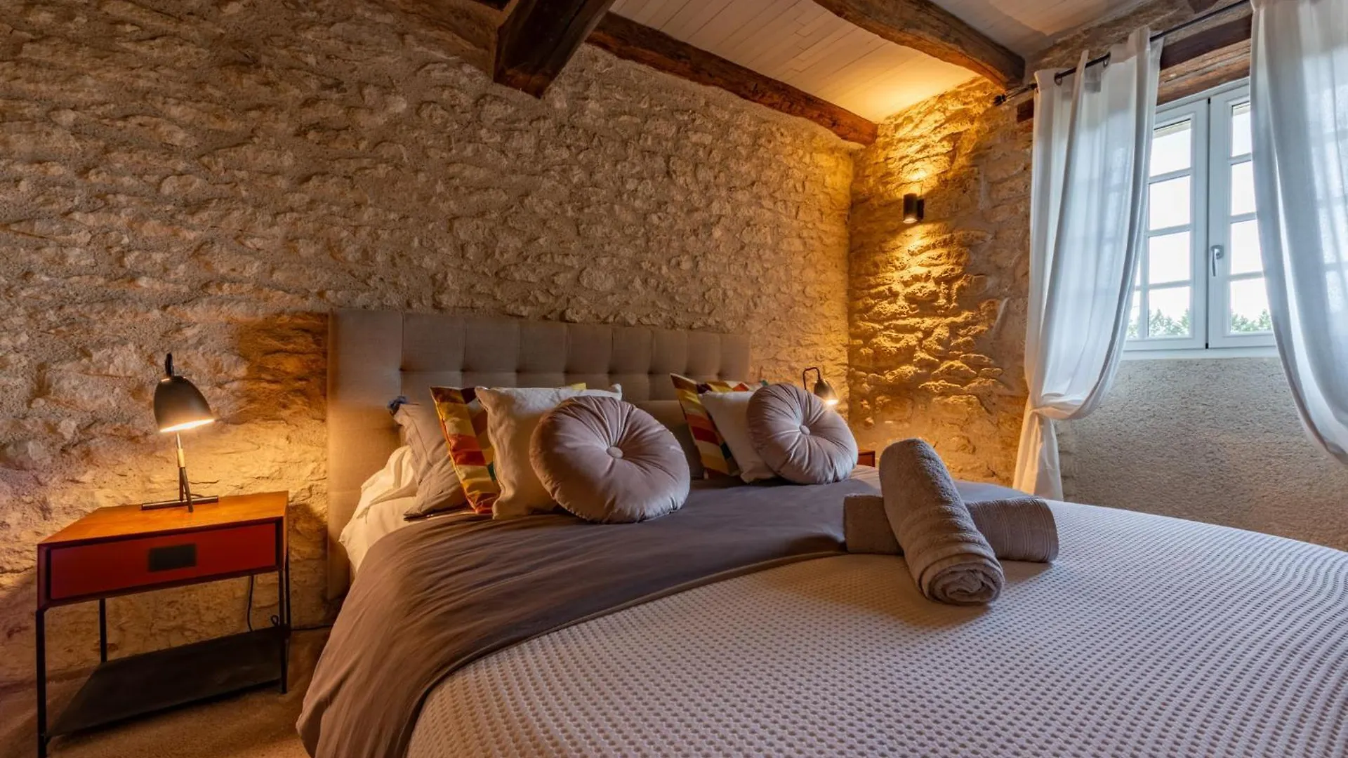 Les Chambres Du Presbytere Montagudet ベッド・アンド・ブレックファスト