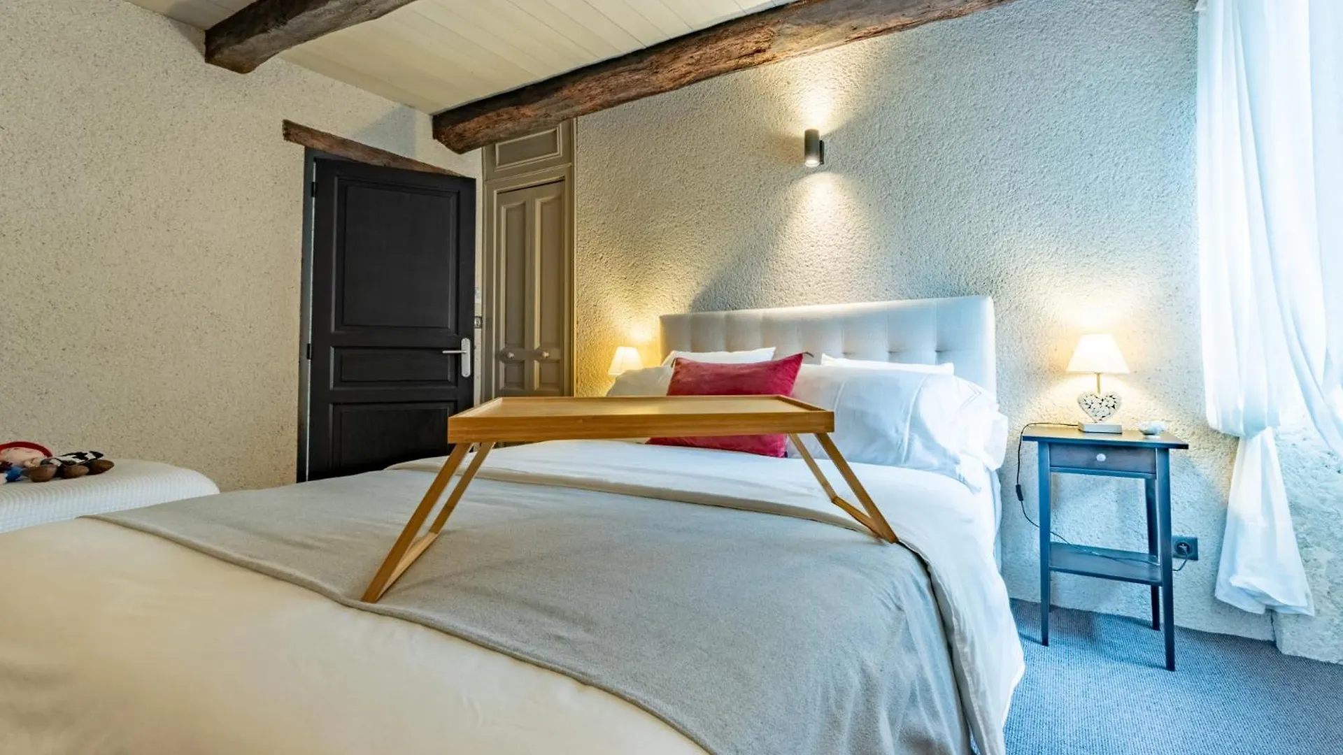 Les Chambres Du Presbytere Montagudet ベッド・アンド・ブレックファスト