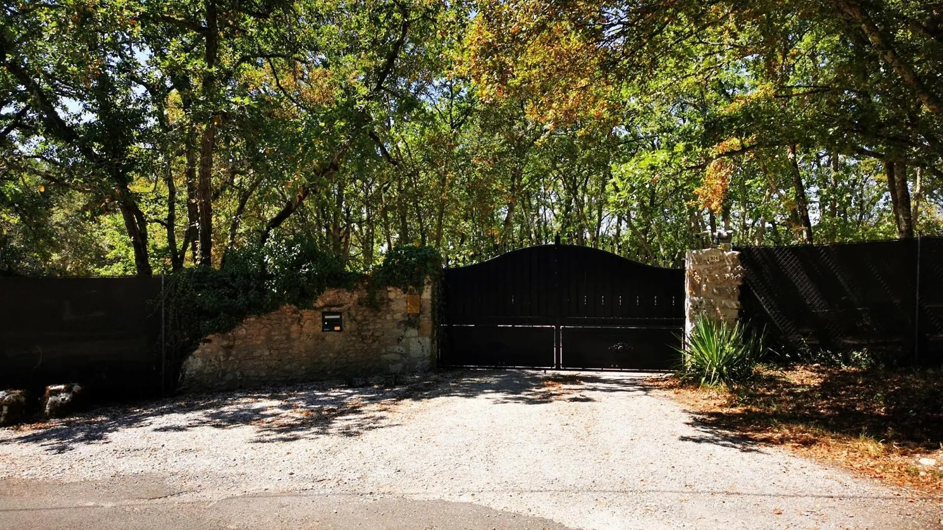 Les Chambres Du Presbytere Montagudet 0*,  フランス
